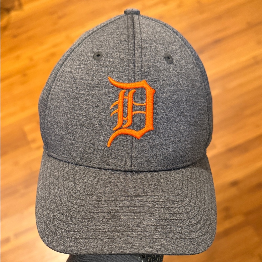 Gray Detriot snap back hat